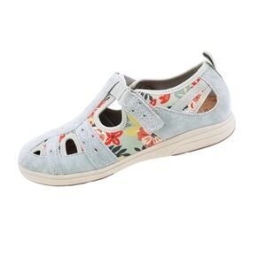 NWT! Earth Origins Suede Fisherman Womans Sandals Effie Dusty Blue